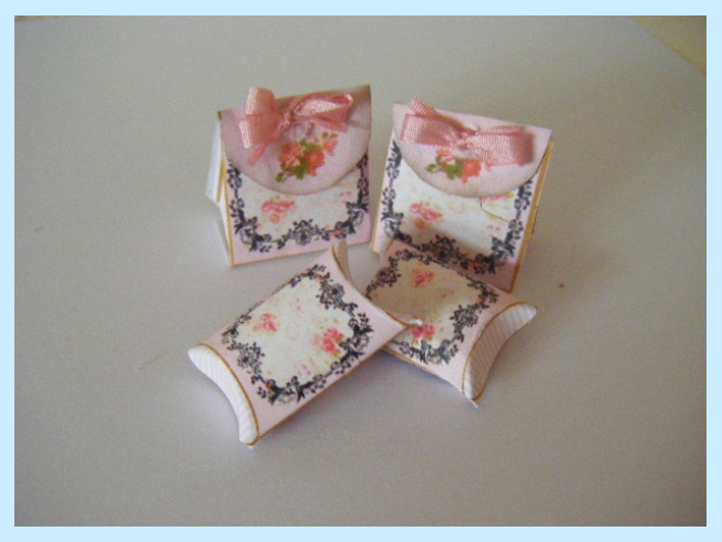 FLORAL PACKETS & PILLOW BOXES KIT (image for) FLORAL PACKETS & PILLOW BOXES KIT